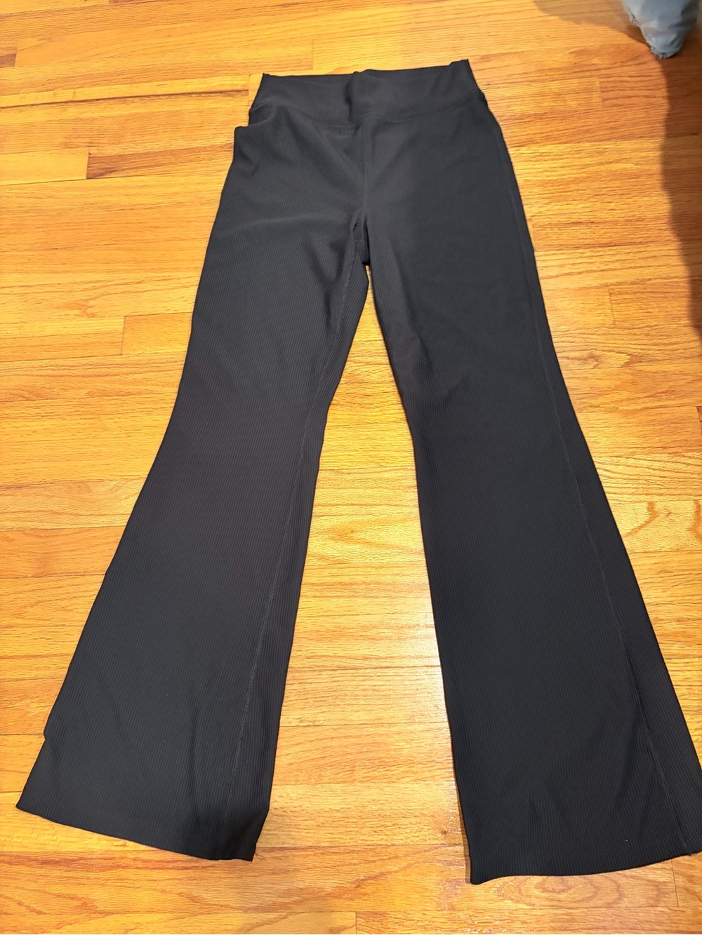 Source Unknown Black High-Rise Flared Ribbed Leggings